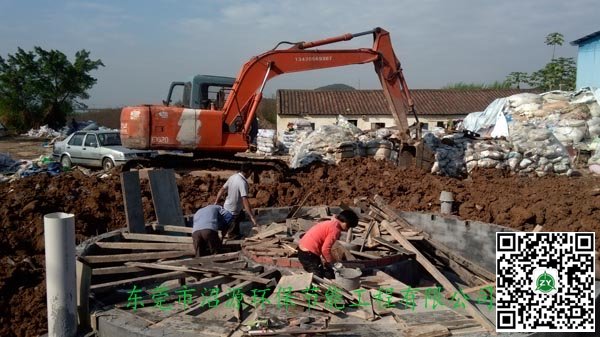 深圳光明新區(qū)某有機(jī)肥生產(chǎn)基地100立方沼氣池工程即將封頂